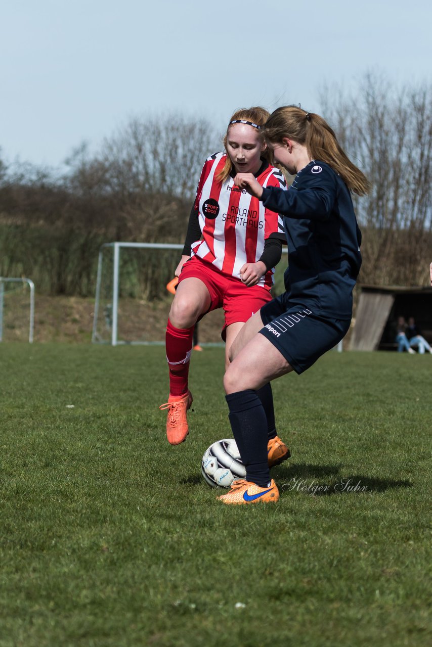 Bild 90 - C-Juniorinnen TSV Zarpen - TuS Tensfeld : Ergebnis: 2:1